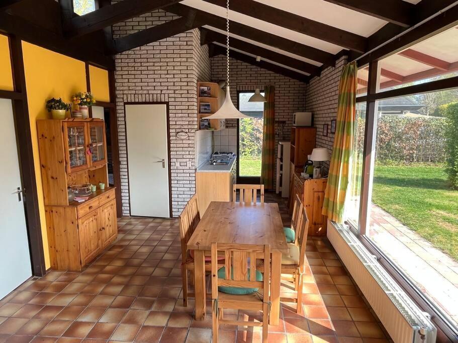 אאודורפ Knusse Bungalow Op Groen Park! מראה חיצוני תמונה